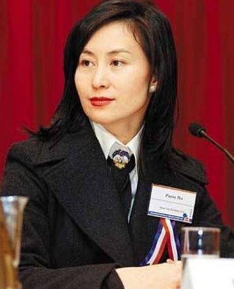 原来何超琼与许晋亨在结婚2个月后,陈百强才无奈的表白内心的情感