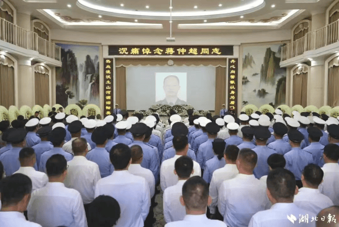 武汉交警蒋仲超因公牺牲，年仅41岁