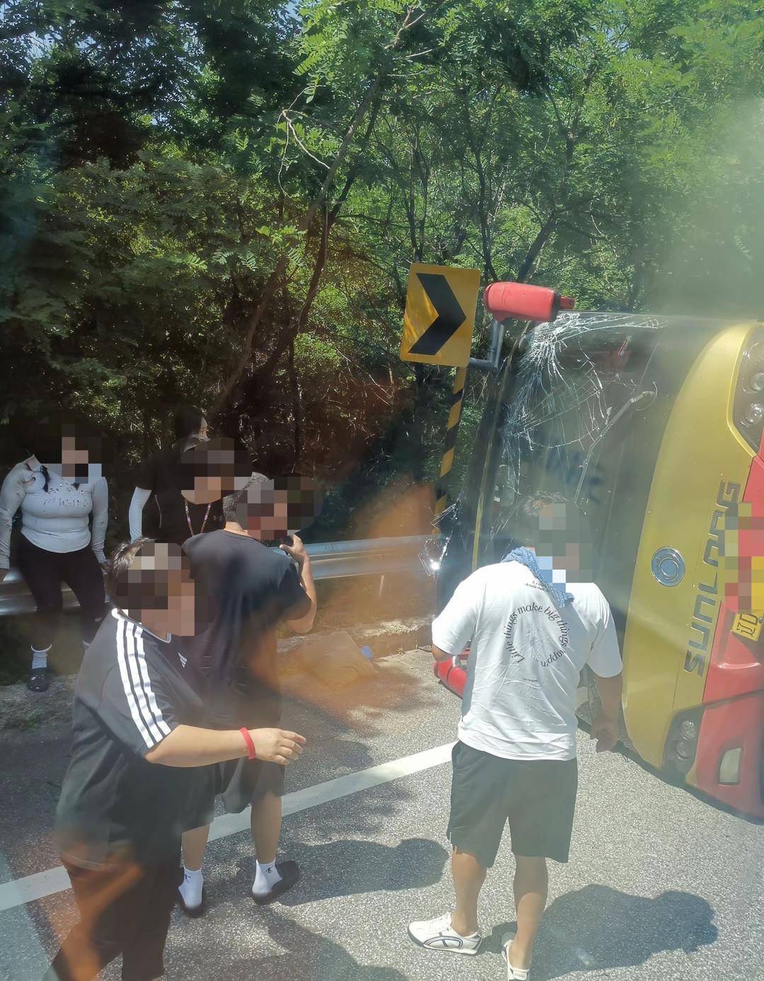 辽宁抚顺一漂流景区内大客车侧翻 当地警方：4名乘客死亡 排除司机酒驾毒驾